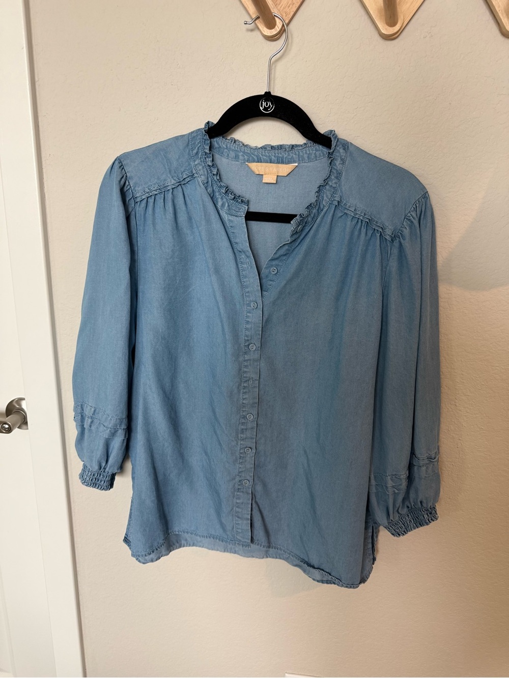 Hope & Harlow chambray top